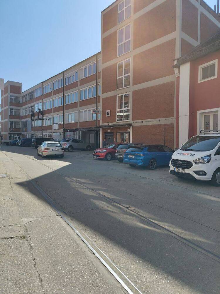 Räumige Schreibtischplätze im lebendigen Gewerbegebiet - All-in-Miete