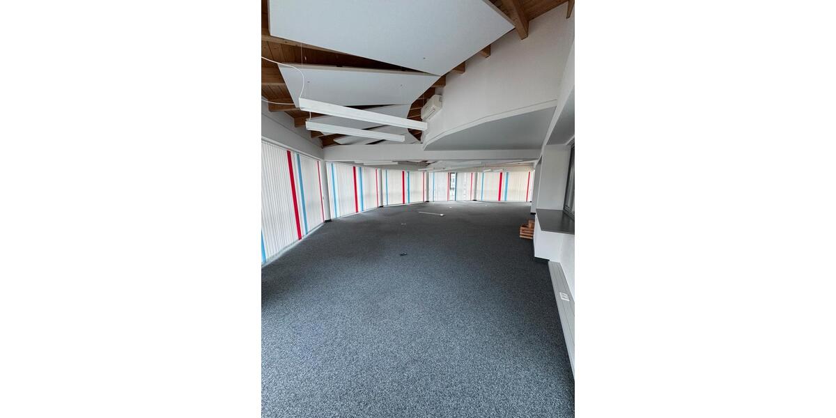 Helle Bürofläche mit Glasfront in Vierkirchen – Nähe S-Bahn zimmer