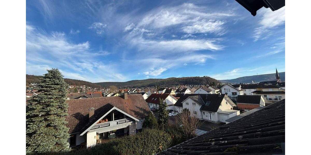 Helle DG-Wohnung mit Loggia & Weitblick - ab 01.02.2026 2 zimmer