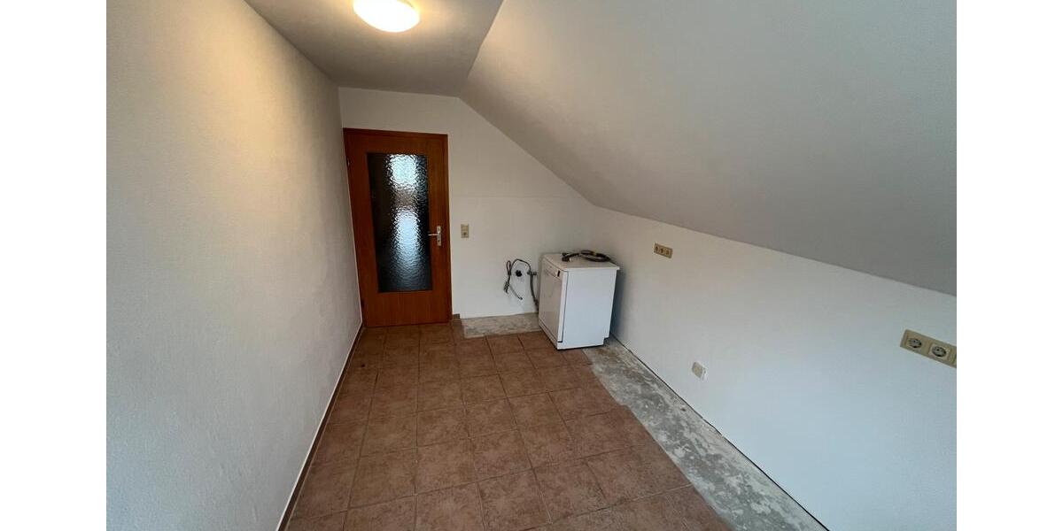 Dachgeschoßwohnung Braunfels - 2 Zimmer, 80 m&sup2;, 700&euro; | Angebot:24853699