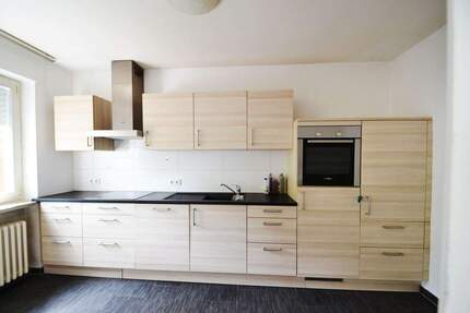 3-Zimmer-Parterrewohnung in 3-Familienhaus Garage + Stellplatz Einbauküche Gartennutzung 3 zimmer