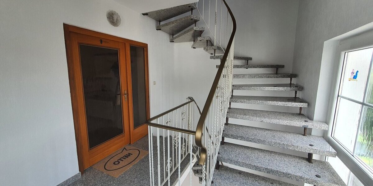 Heringen-Widdershausen, 2 ZKB im DG + Balkon - Dachgeschoßwohnung Heringen (Werra) Widdershausen | Angebot:26179802