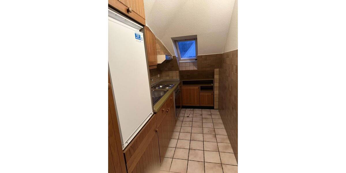 Lichtdurchflutete Wohnung in Zweifamilienhaus mit großem Balkon in Krefelder Bestlage zu vermieten 3 zimmer