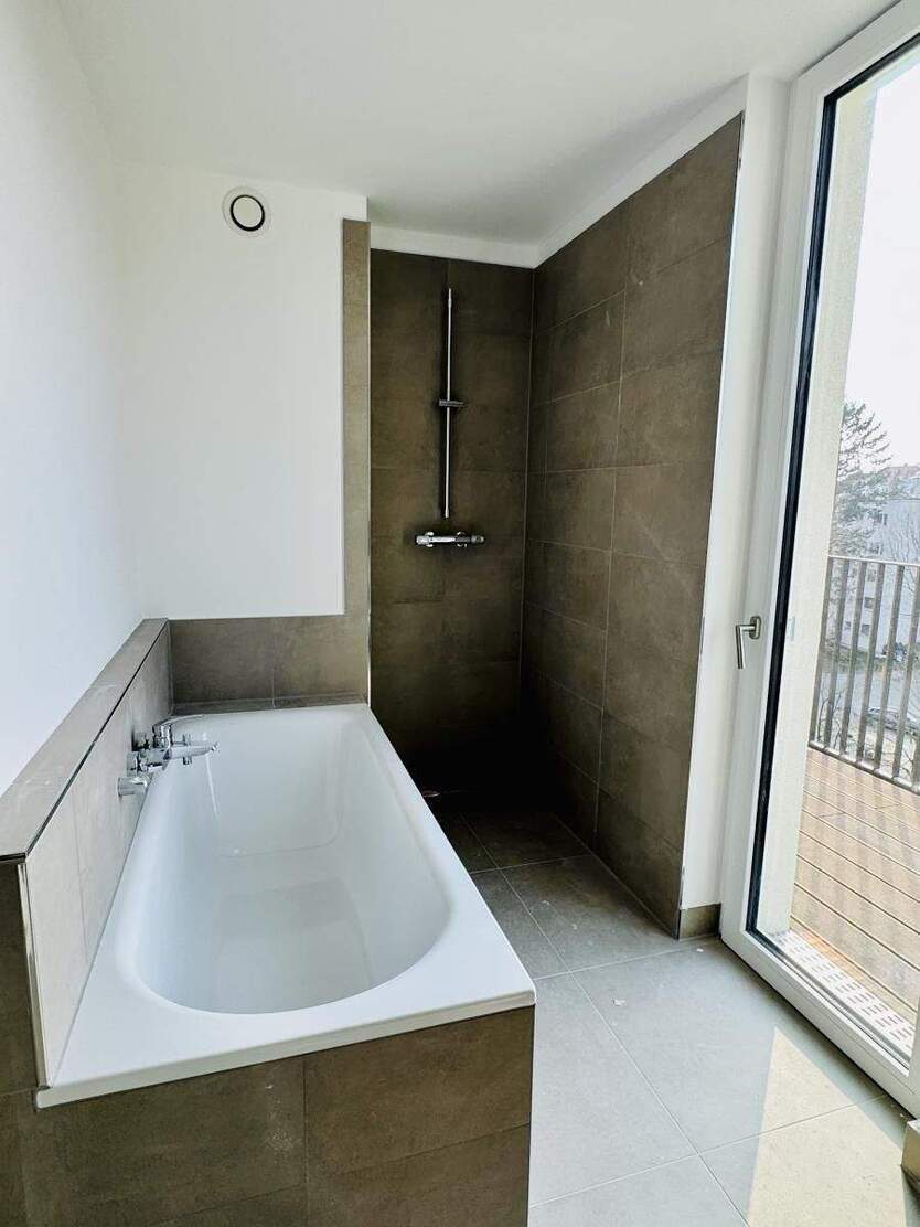 Charmante und Helle Wohnung mit großem Sonnenbalkon im Erstbezug! 2 zimmer