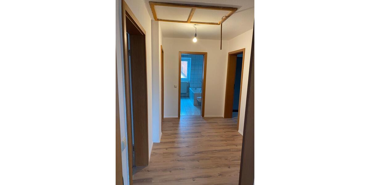 Dachgeschoßwohnung Aidhausen - 3 Zimmer, 67 m&sup2;, 400&euro; | Angebot:25305084