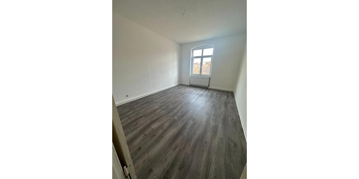 Etagenwohnung Staßfurt - 4 Zimmer, 107 m&sup2;, 500&euro; | Angebot:25756283