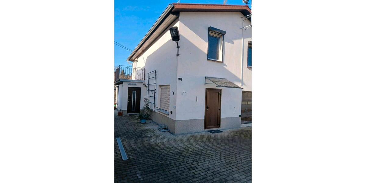 Etagenwohnung Pößneck - 3 Zimmer, 68 m&sup2;, 490&euro; | Angebot:26030081
