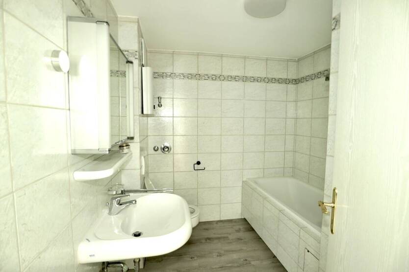 Dachgeschosswohnung mit Sonnenbalkon 3 zimmer