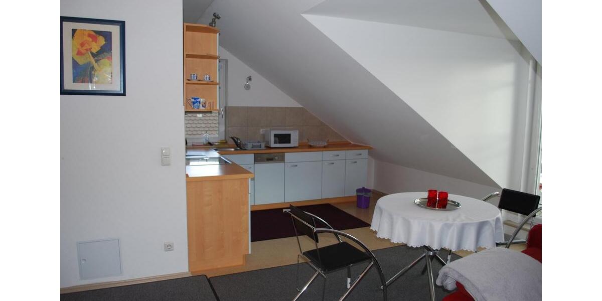 Dachgeschoßwohnung Gilching - 2 Zimmer, 43 m&sup2;, 1.050&euro; | Angebot:26042545