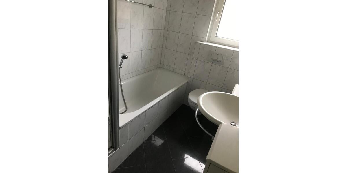 Etagenwohnung Offenbach am Main Bieber - 4 Zimmer, 100 m&sup2;, 1.375&euro; | Angebot:24838326