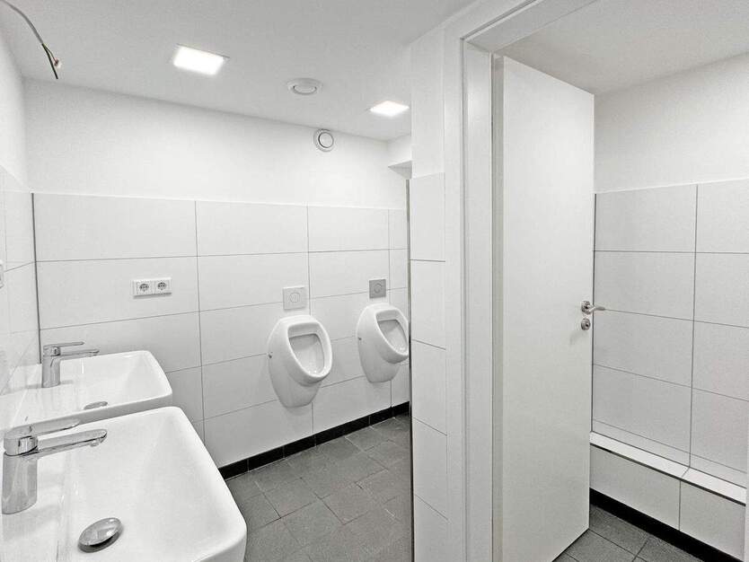 Fesenfeld Großzügige Gewerbefläche : Perfekt geeignet als Büro oder Einzelhandelgeschäft zimmer