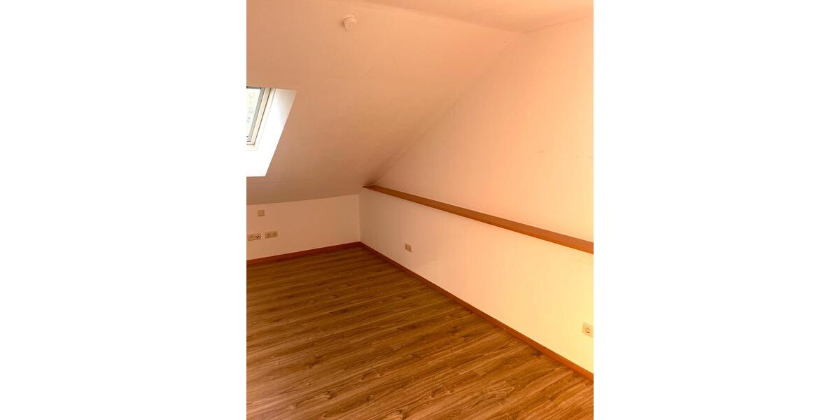 Dachgeschoßwohnung Bad Neustadt an der Saale - 3 Zimmer, 75 m&sup2;, 630&euro; | Angebot:26271370