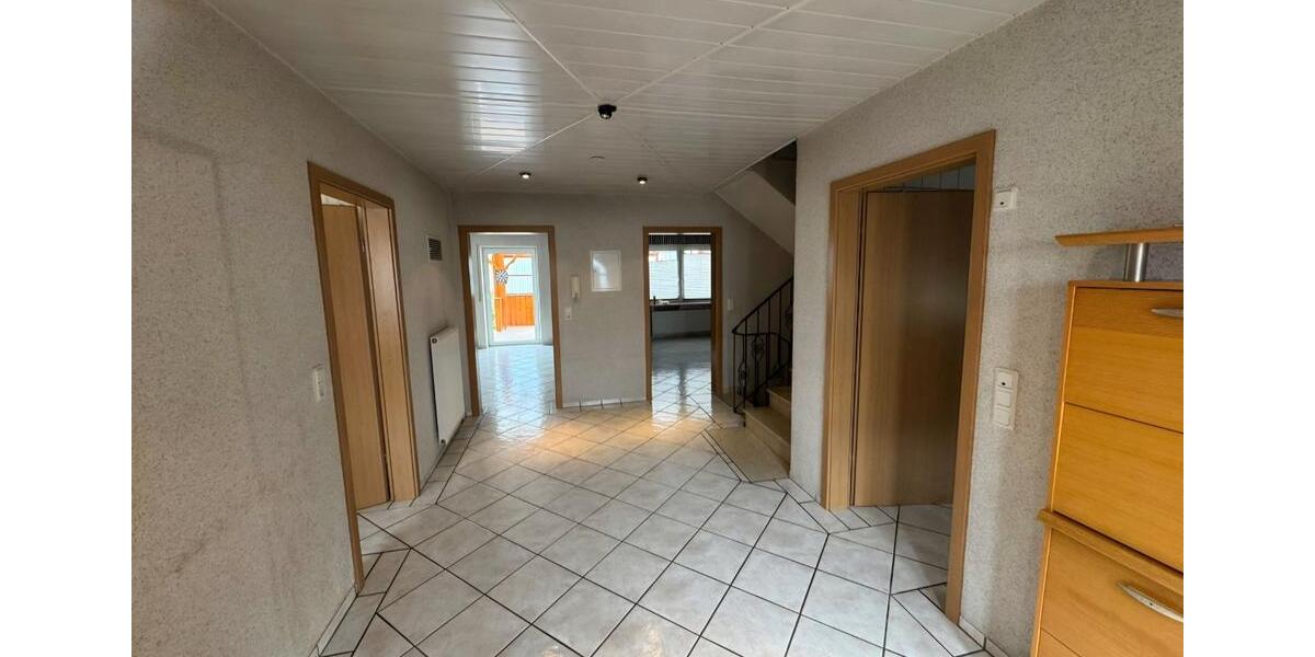 Einfamilienhaus Borgentreich - 8 Zimmer, 200 m&sup2;, 1.750&euro; | Angebot:26314341