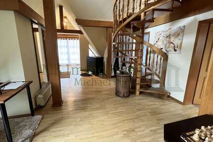 Haus Lampertheim - 10 Zimmer, 230 m&sup2;, 2.400&euro; | Angebot:27280316