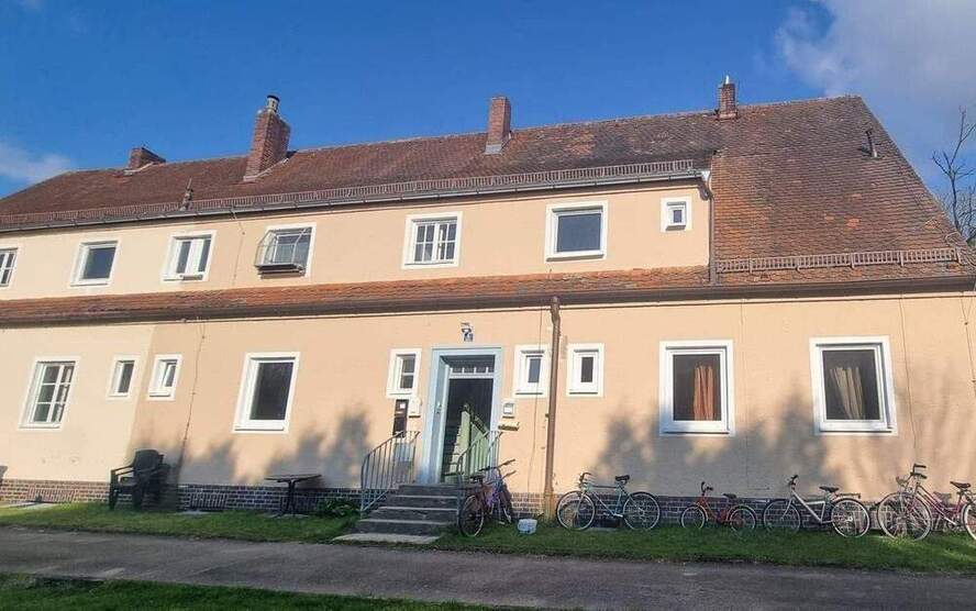 NEUMANN - 2ZKB Erdgeschoßwohnung in renovierungsbedürftigen Zustand.