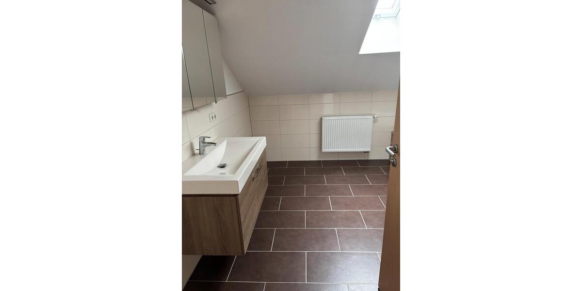 Dachgeschoßwohnung Schöllnach - 3 Zimmer, 78 m&sup2;, 650&euro; | Angebot:25971858