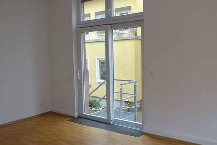 CHARMANTE, MODERNISIERTE ALTBAUWOHNUNG NÄHE POMPEJANUMSGARTEN 3 zimmer