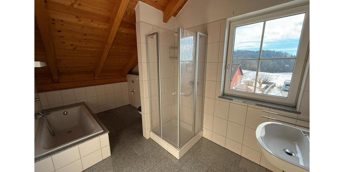 Dachgeschoßwohnung Deggendorf - 3 Zimmer, 95 m&sup2;, 800&euro; | Angebot:24704526