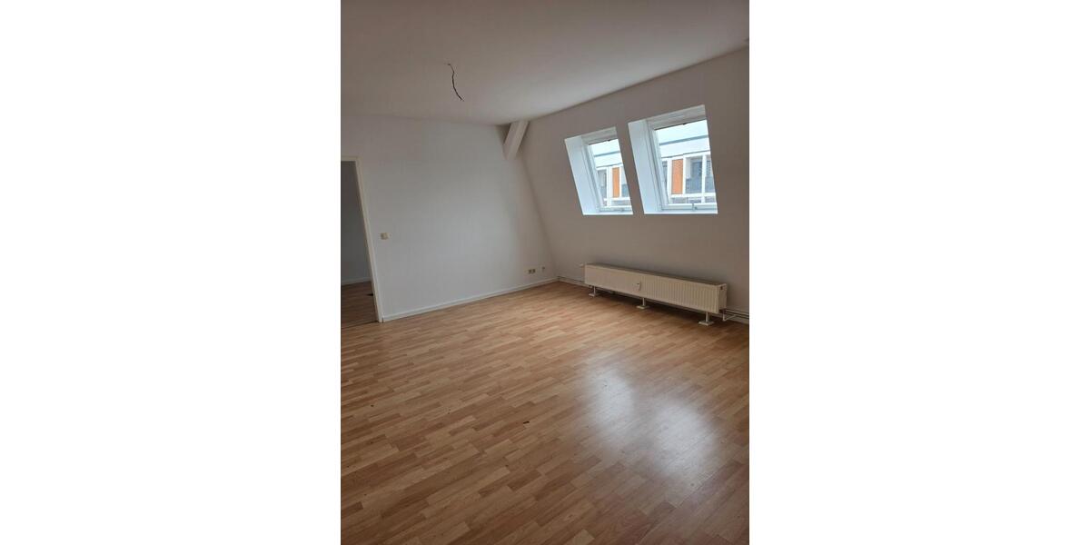 Dachgeschoßwohnung Dessau-Roßlau Roßlau - 2 Zimmer, 42 m&sup2;, 330&euro; | Angebot:26544739
