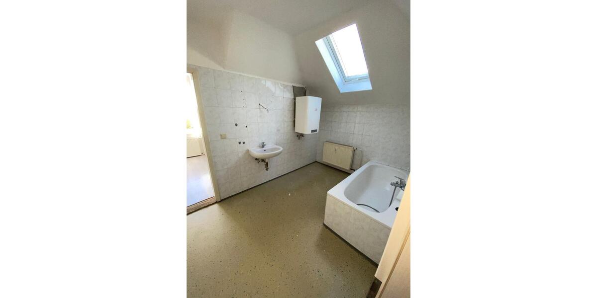 Etagenwohnung Neustadt bei Coburg - 4 Zimmer, 110 m&sup2;, 600&euro; | Angebot:23315067