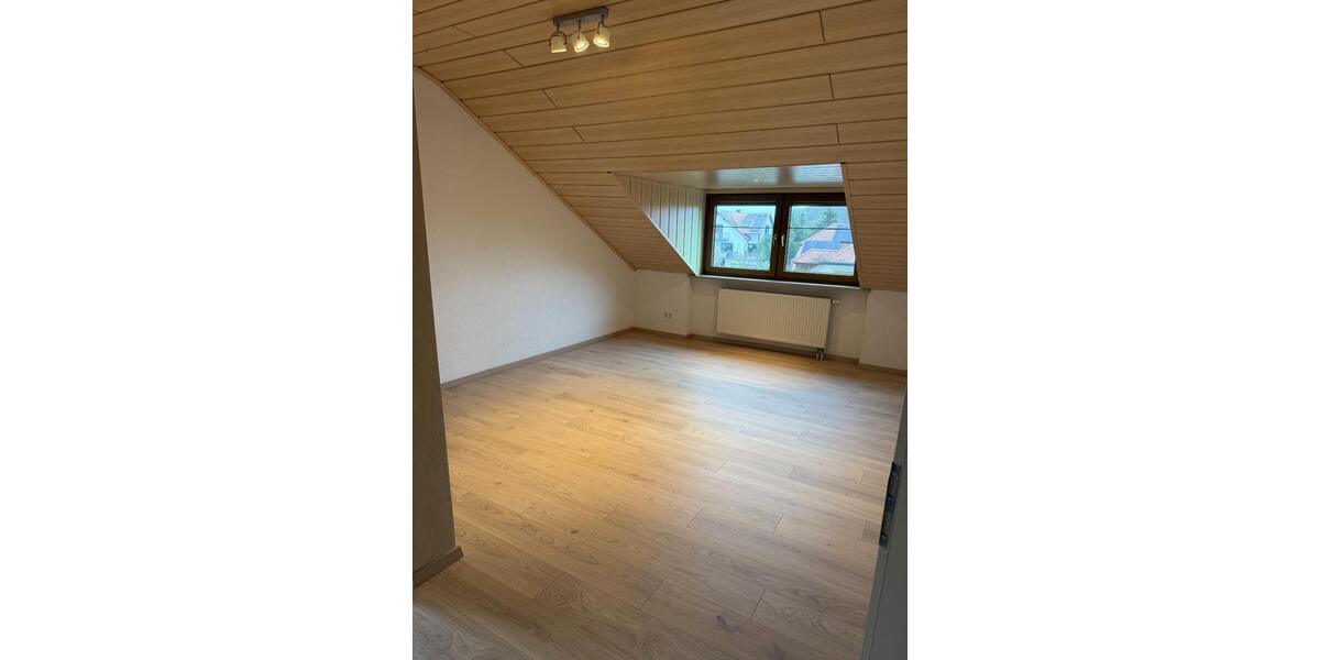 Dachgeschoßwohnung Bad Windsheim - 4 Zimmer, 145 m&sup2;, 1.150&euro; | Angebot:24658267