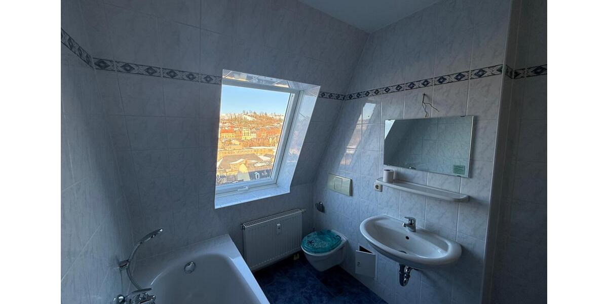 Superschöne, moderne DG-Wohnung mit Balkon und herrlichem Blick über Greiz 2 zimmer