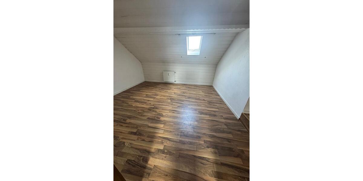 Etagenwohnung Föhren - 8 Zimmer, 224 m&sup2;, 1.600&euro; | Angebot:25553198