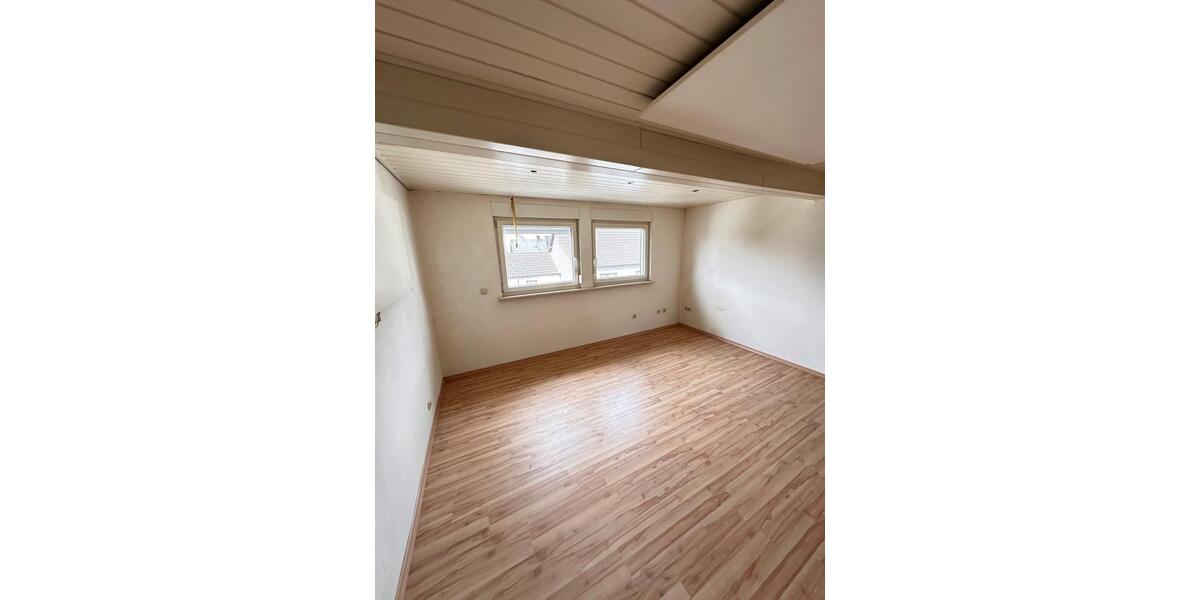 Dachgeschoßwohnung Medebach - 2.5 Zimmer, 75 m&sup2;, 490&euro; | Angebot:22010190