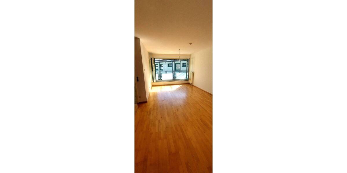 Helle Dachgeschoss-Wohnung mit 2 ½ Zimmer auf 80 m² mit Laubengang Atrium in der Postgasse mit Aufzug & Tiefgaragenstellplätze in der Innenstadt 2 zimmer