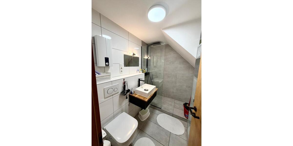 Dachgeschoßwohnung Duisburg - 3 Zimmer, 70 m&sup2;, 900&euro; | Angebot:26546138