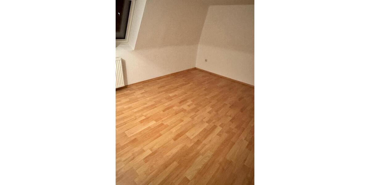 Dachgeschoßwohnung Bielefeld - 3.5 Zimmer, 110 m&sup2;, 1.100&euro; | Angebot:24418428