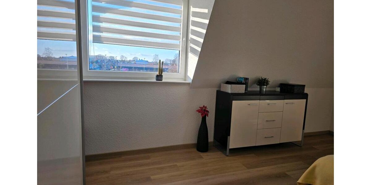 Dachgeschoßwohnung Edewecht - 2 Zimmer, 82 m&sup2;, 937&euro; | Angebot:25991367