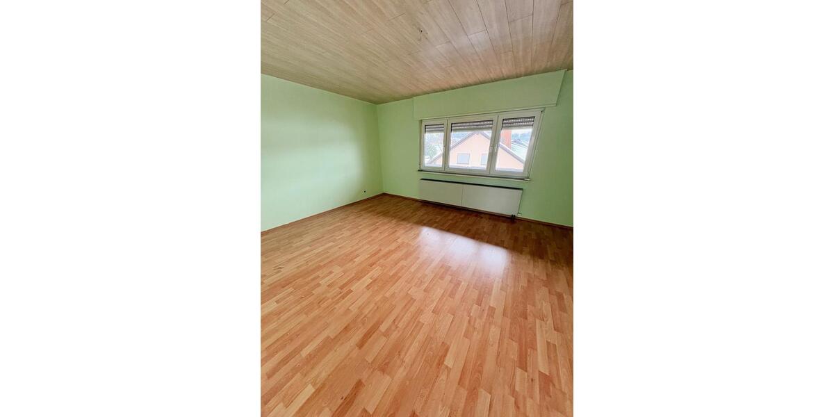Etagenwohnung Dellfeld - 3 Zimmer, 92 m&sup2;, 600&euro; | Angebot:24441827