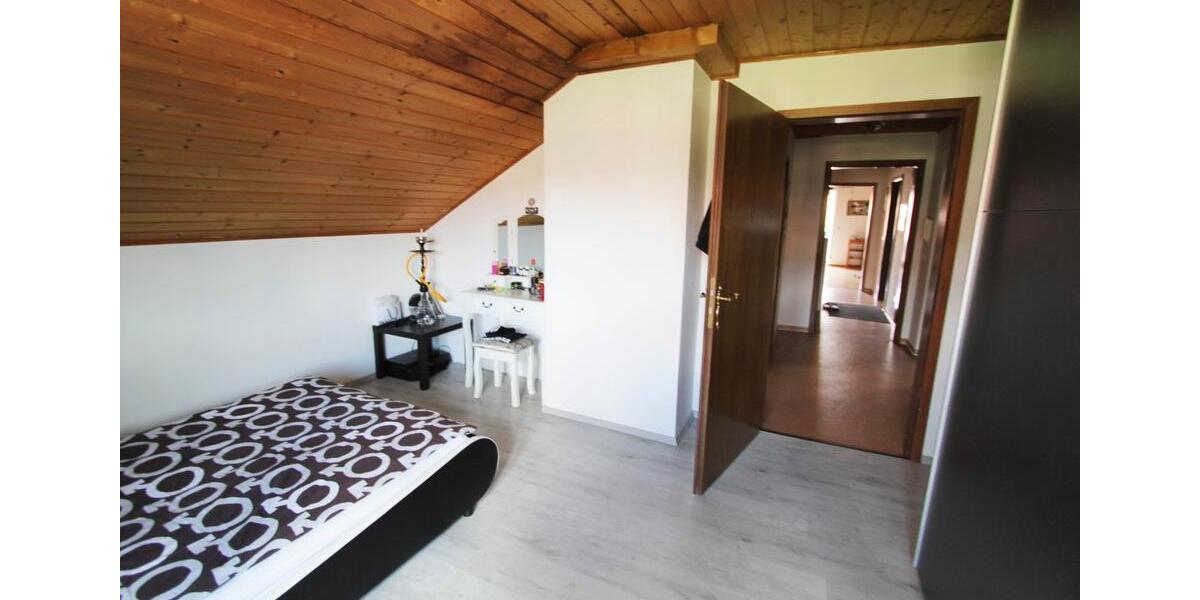 Dachgeschoßwohnung Hohenlinden - 3.5 Zimmer, 90 m&sup2;, 1.000&euro; | Angebot:26546183