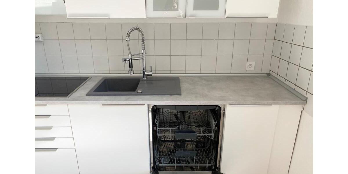 Renovierte Hochparterre Wohnung mit Einbauküche und Garagenstellplatz 4 zimmer