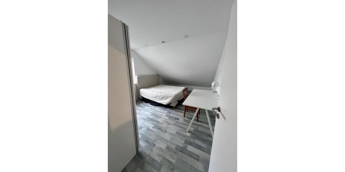 Dachgeschoßwohnung Walldorf - 3 Zimmer, 120 m&sup2;, 1.050&euro; | Angebot:24377932