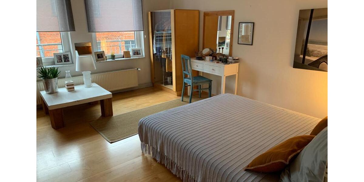 Wunderschöne, moderne Wohnung mit Kamin, EBK, Balkon und Hof 5 zimmer