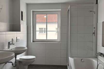 Wohnung Leuna - 4 Zimmer, 91 m&sup2;, 800&euro; | Angebot:25639109