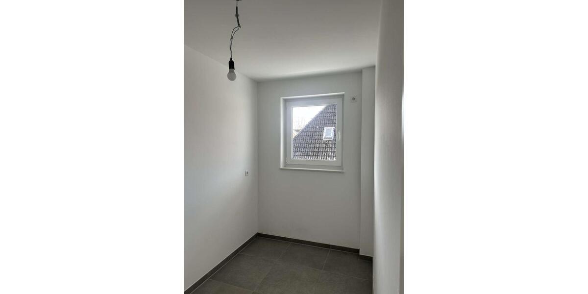 Etagenwohnung Oldenburg Kreyenbrück - 2 Zimmer, 100 m&sup2;, 1.090&euro; | Angebot:26146041