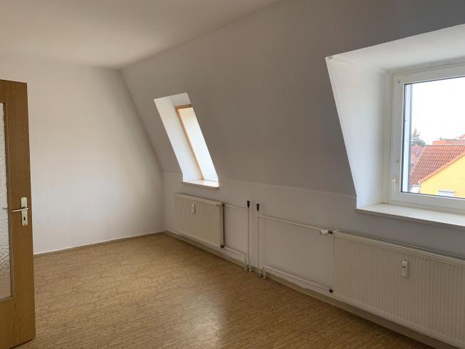 2-Raum-DG- Wohnung mitten in der Oscherslebener City! 2 zimmer