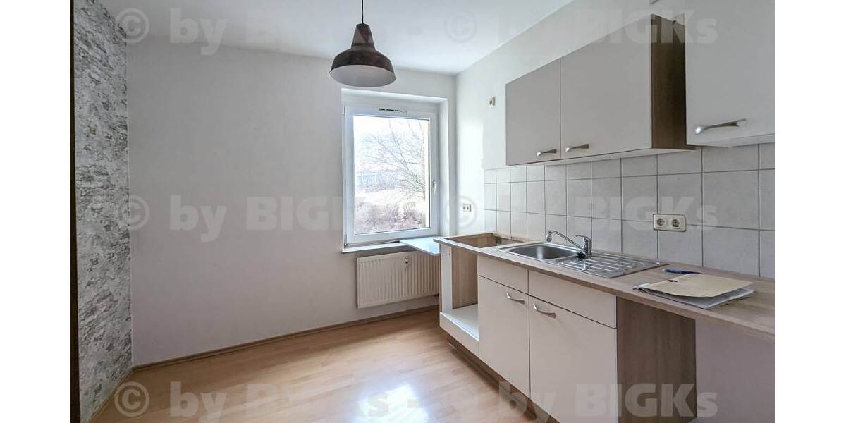 BIGKs: Suhl-Leninring: 2 Raum Wohnung Suhl,sep.Küche,Wannenbad, Balkon (-;) - Etagenwohnung Suhl Suhl Leninring | Angebot:27363189