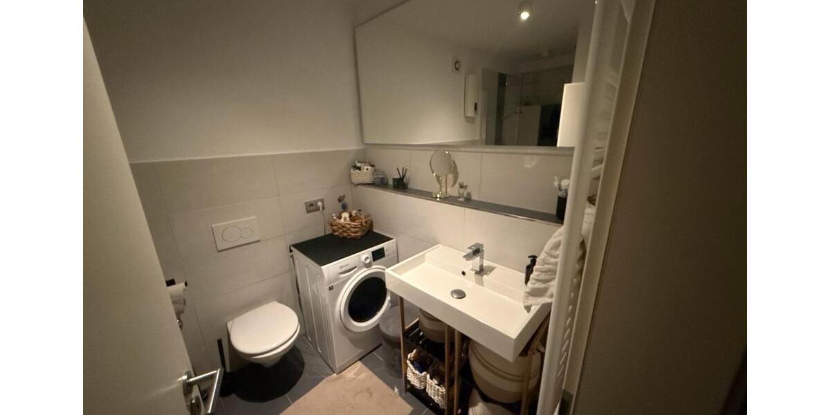 Etagenwohnung Wiesbaden Biebrich - 3 Zimmer, 100 m&sup2;, 1.350&euro; | Angebot:24705050