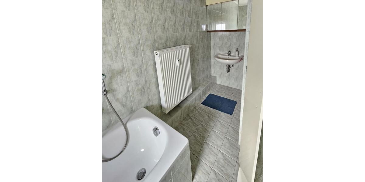 Etagenwohnung Saalfeld (Saale) - 2 Zimmer, 69 m&sup2;, 448&euro; | Angebot:25294458