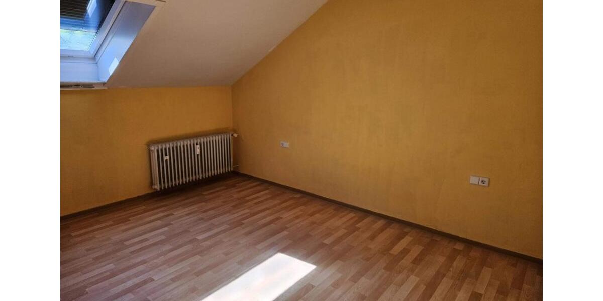 Sehr ruhige 2 Zimmer Dachgeschosswohnung 2 zimmer