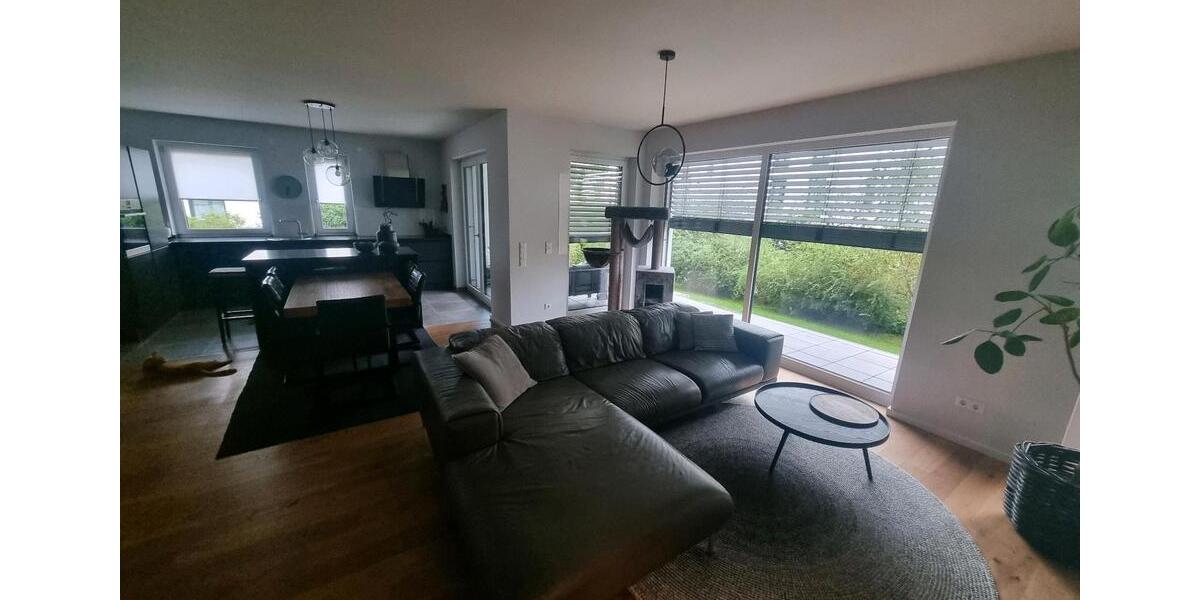 Erdgeschoßwohnung Detmold - 4 Zimmer, 124 m&sup2;, 1.690&euro; | Angebot:24720326