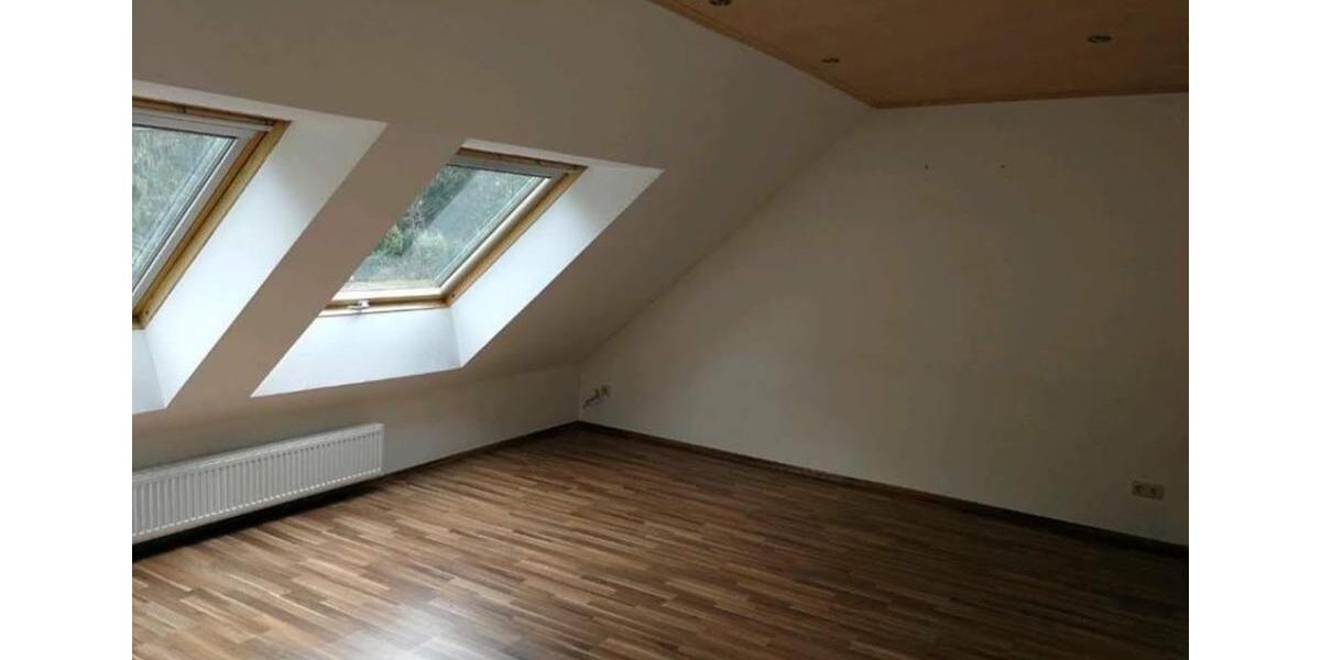 Dachgeschoßwohnung Schiffweiler - 4 Zimmer, 85 m&sup2;, 600&euro; | Angebot:23804969