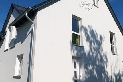 NEUBAU- Energieeffiziente DHH m. EBK Wärmepumpe in ruhiger Lage 4.5 zimmer