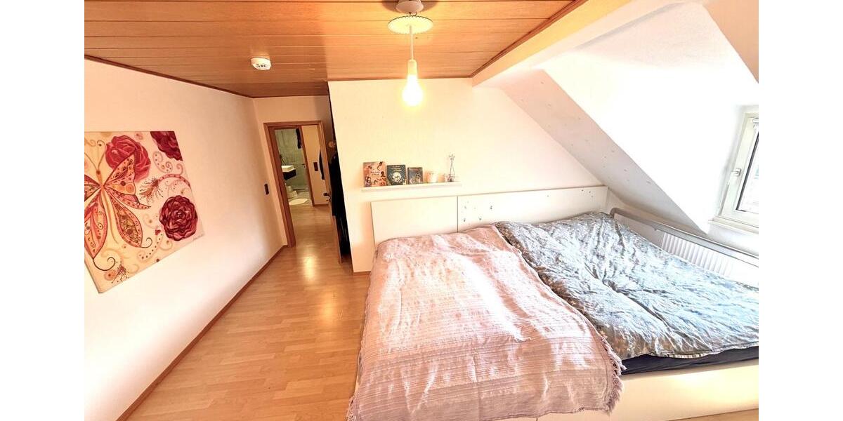 Dachgeschoßwohnung Duisburg - 3 Zimmer, 70 m&sup2;, 900&euro; | Angebot:26546138