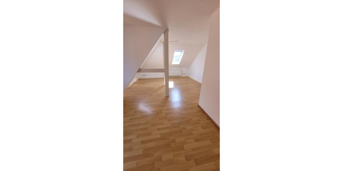 Dachgeschoßwohnung Limbach-Oberfrohna Oberfrohna - 2 Zimmer, 37 m&sup2;, 220&euro; | Angebot:26211120