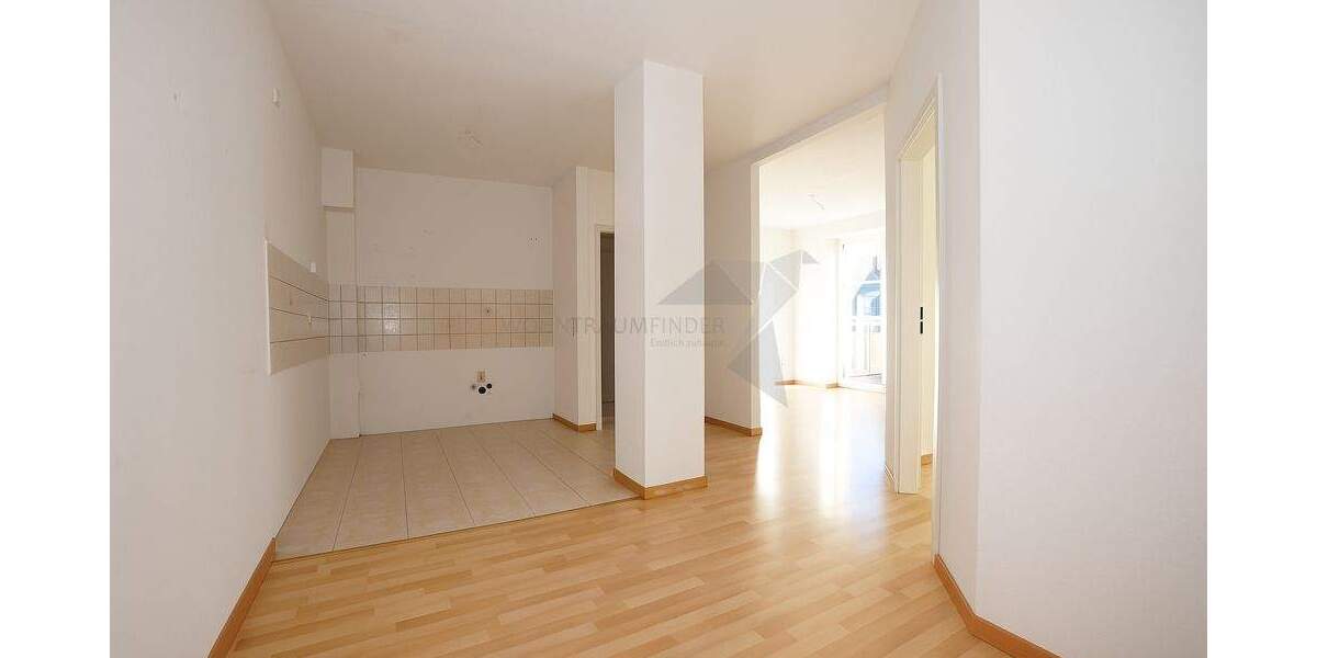 Geräumige, helle 4-Raum-Wohnung mit Balkon und Pkw-Stellplatz 4 zimmer